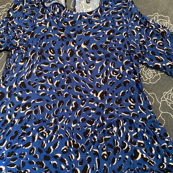 Print drop waist lose fitting dress with 3/4 length balloon sleeve. - Picture 1 of 4